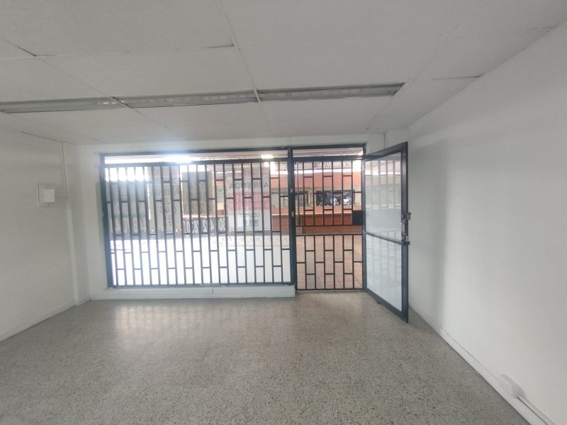 Oficina en Ambos en Carlos E. Restrepo
