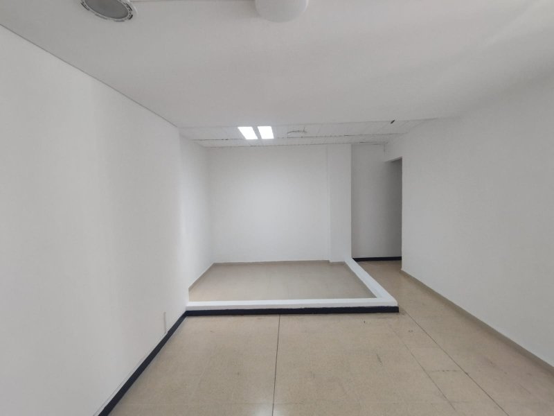 Oficina-Local en Ambos en Laureles